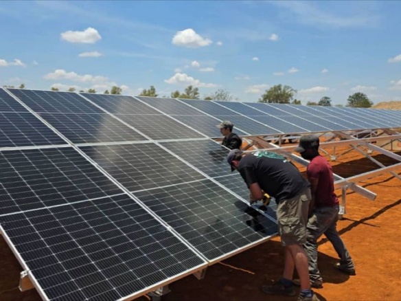 全球足跡 | “煤地→綠地”，陽光能源Giga系列光伏組件首入津巴布韋